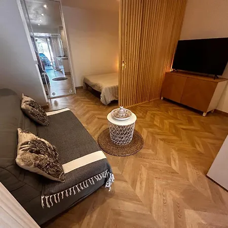 아파트 Moderne Climatise Avec Coin Nuit, Proche Et Hauts De